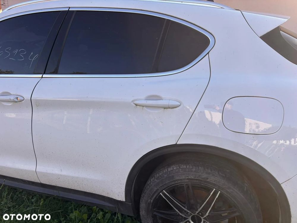 Alfa Romeo Stelvio 2.0 Turbo Sprint Q4 - 12