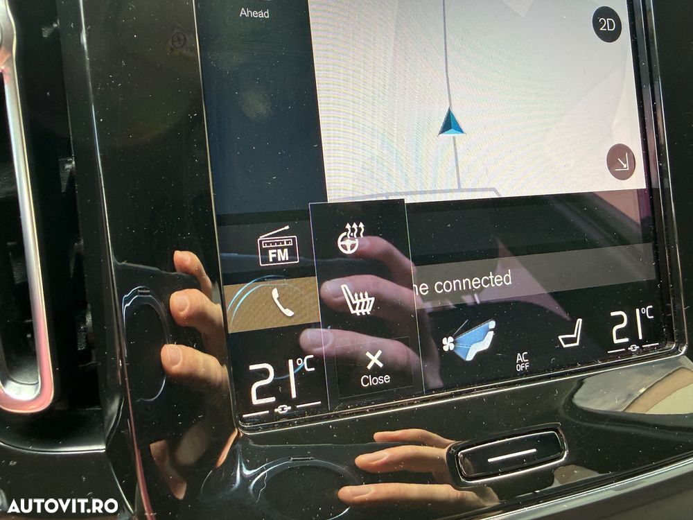 Volvo XC 40 B4 AT8 Mild Hybrid Momentum Pro - 18