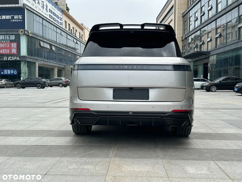 Lynk & Co 900 - 8