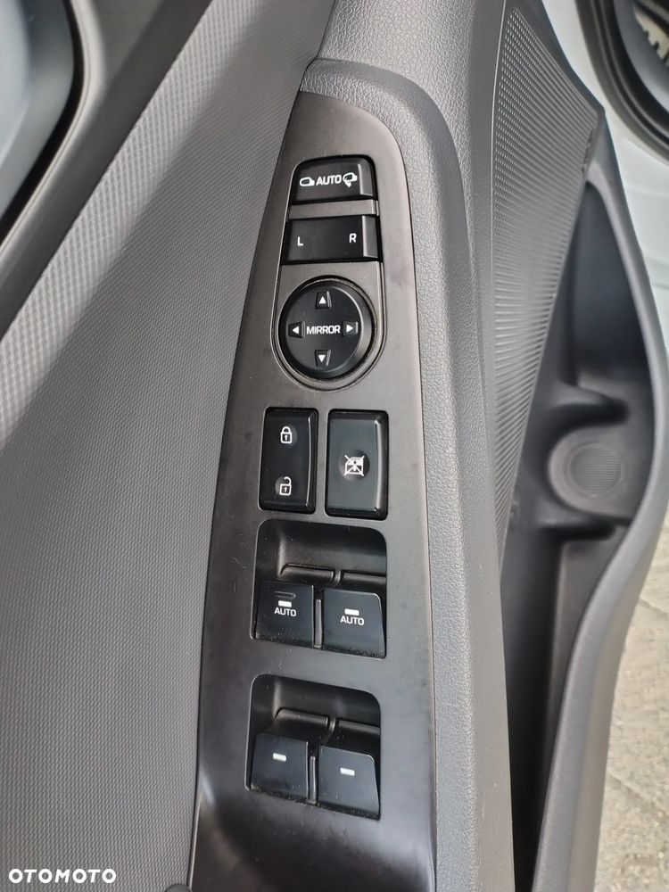 Hyundai IONIQ - 15