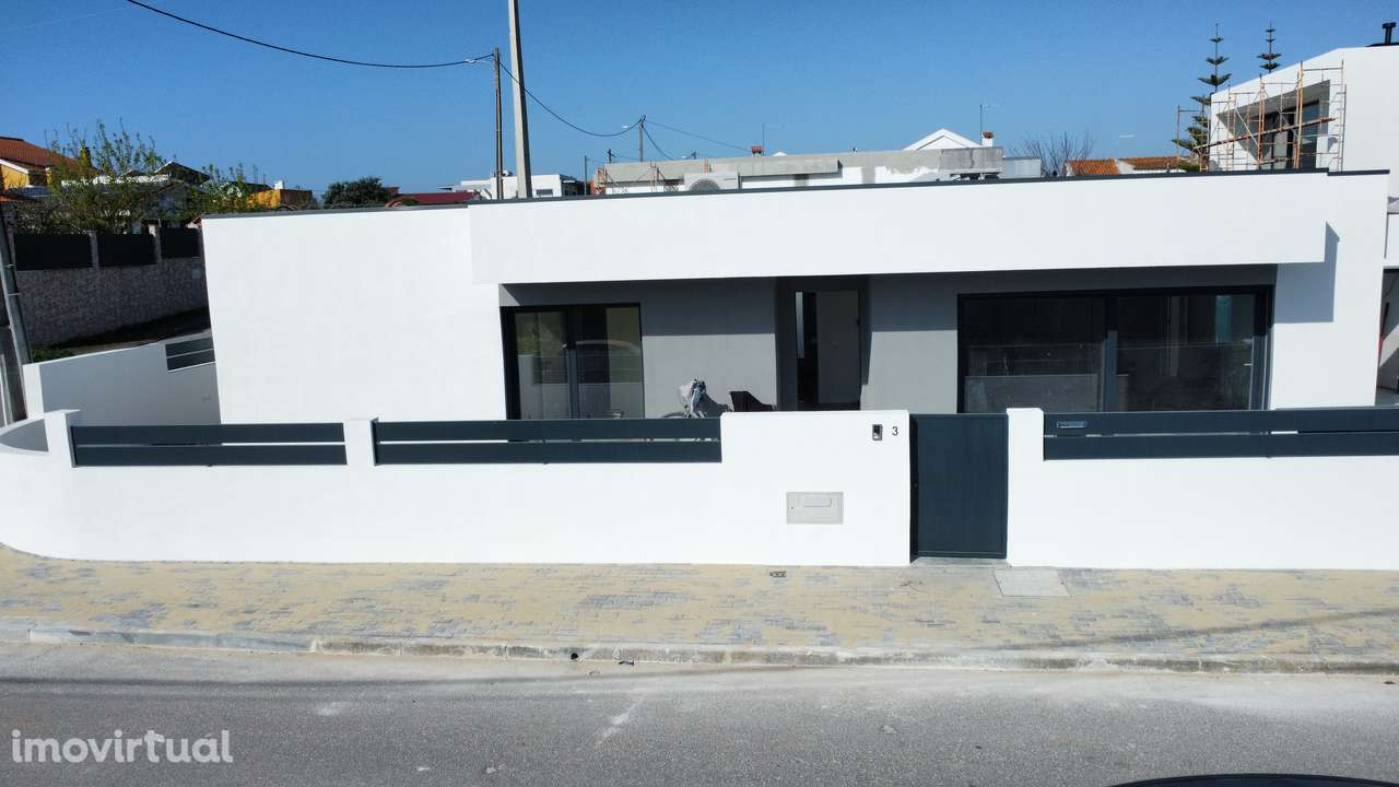 Moradia térrea T3 com 1 Suíte e Garagem - Oferta de escritura - Grande imagem: 4/29