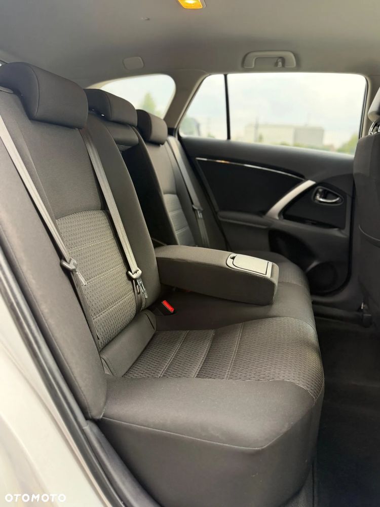 Toyota Avensis 1.8 Premium EU5 - 15