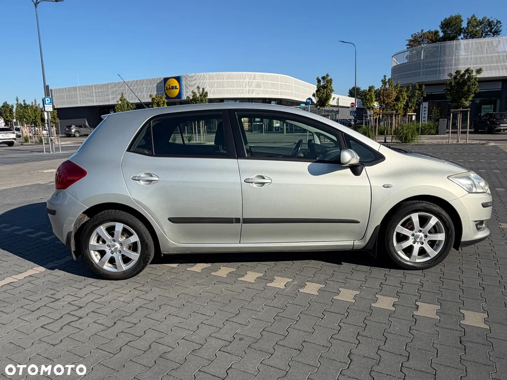 Toyota Auris 1.6 VVT-i Executive - 11
