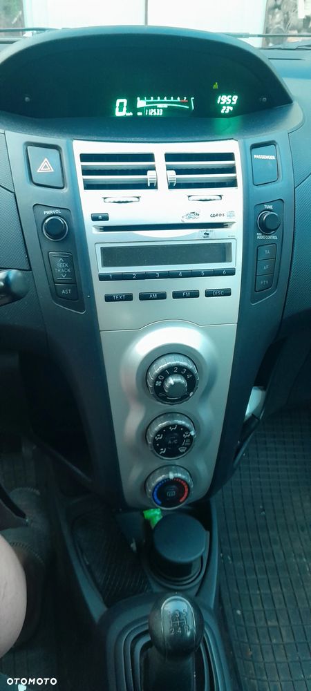 Toyota Yaris - 4