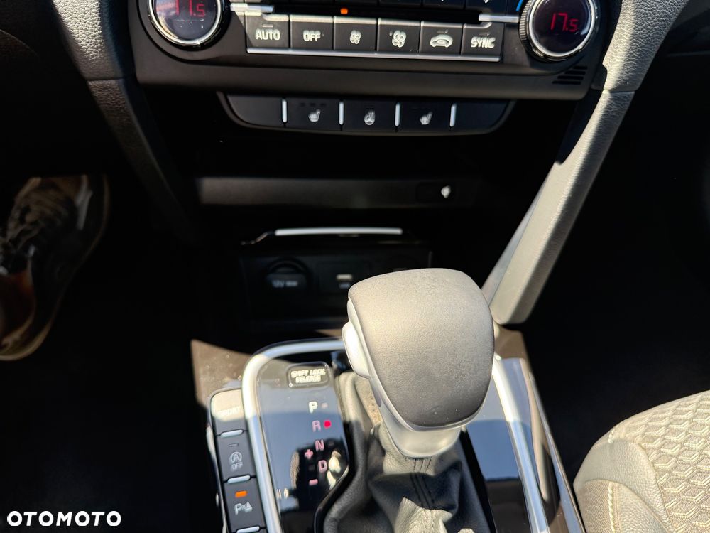 Kia XCeed 1.6 T-GDI L Business Line DCT - 16