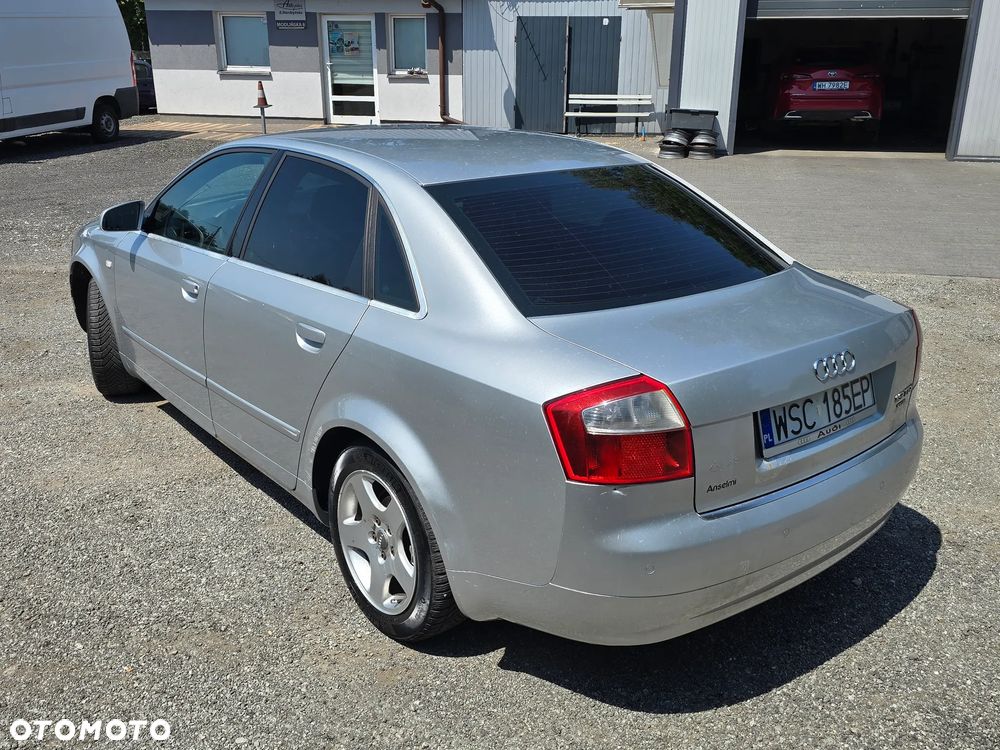 Audi A4 Limousine - 4