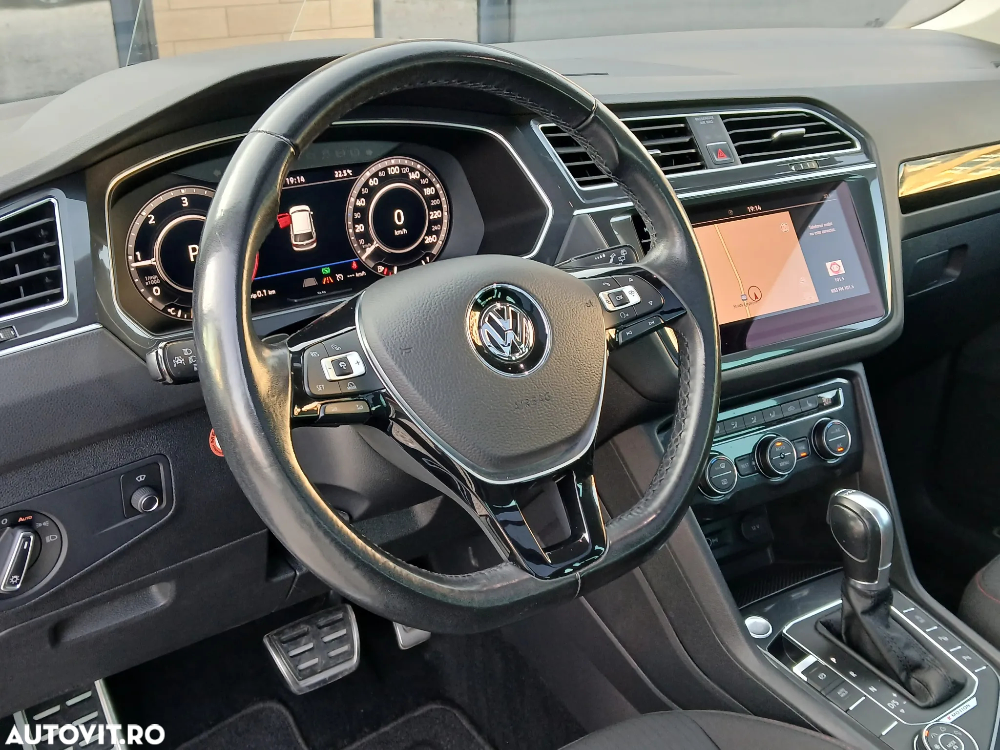 Volkswagen Tiguan - 12