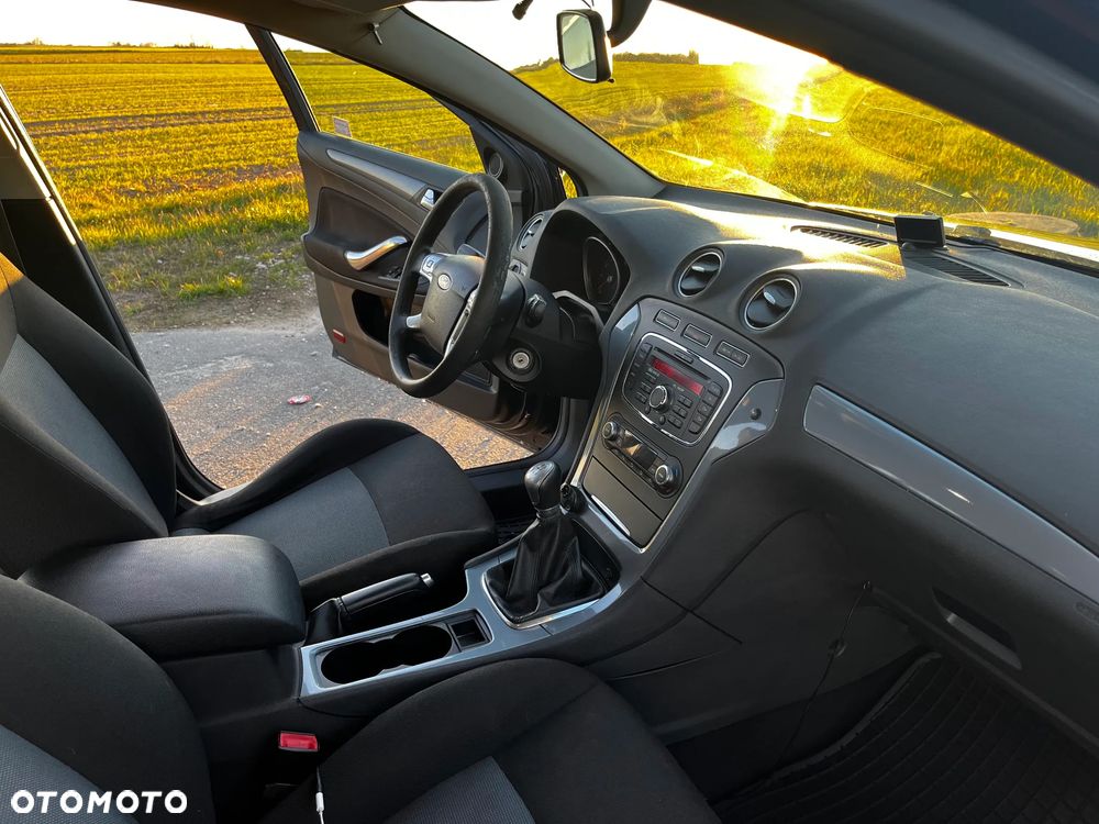 Ford Mondeo 2.0 Ambiente - 9