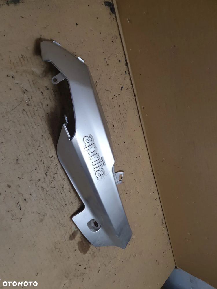 Aprilia Shiver 750 GT Prawy bok osłona prawa 890820 - 3