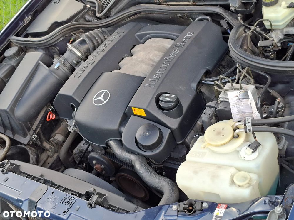 Mercedes-Benz Klasa E 240 Classic - 27