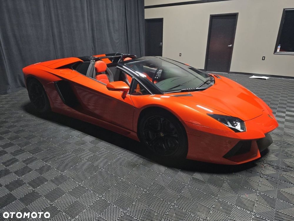 Lamborghini Aventador - 4