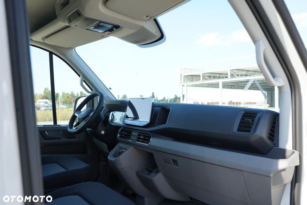 Volkswagen CRAFTER 35 Skrzyniowy z podwójną kabiną - 18