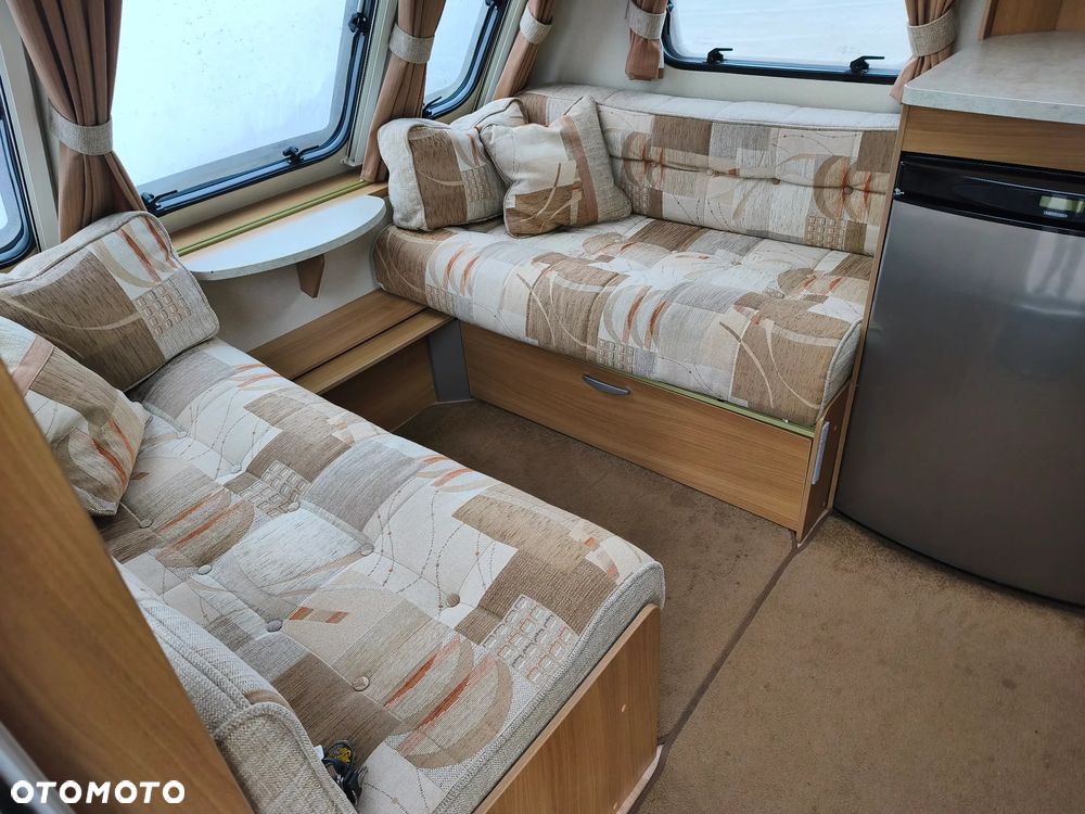 SWIFT CHARISMA 535 - 12