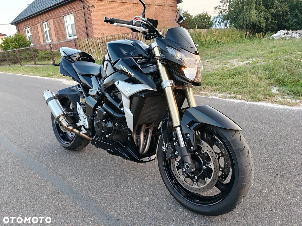 Suzuki GSR - 1