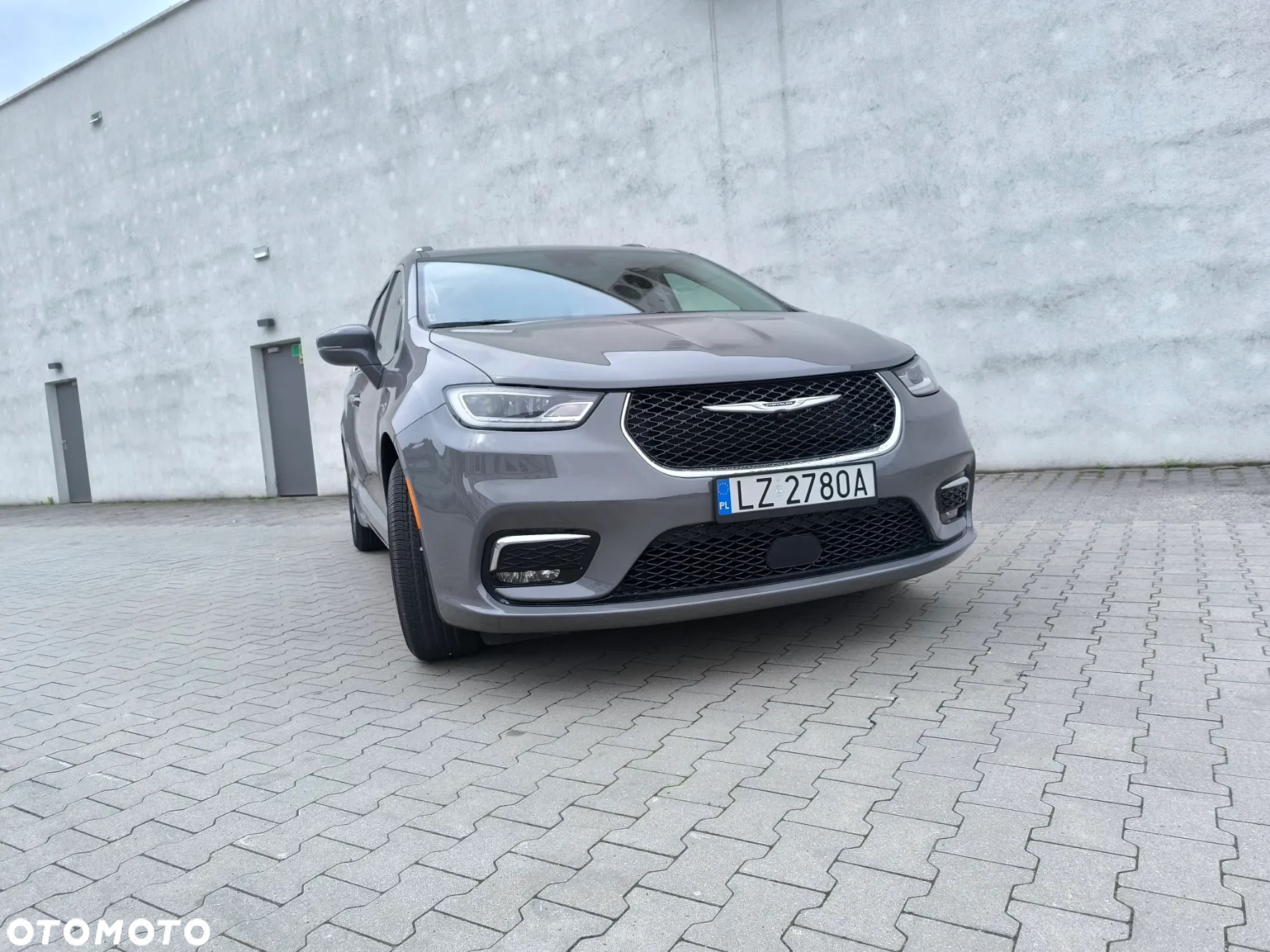 Chrysler Pacifica - 8