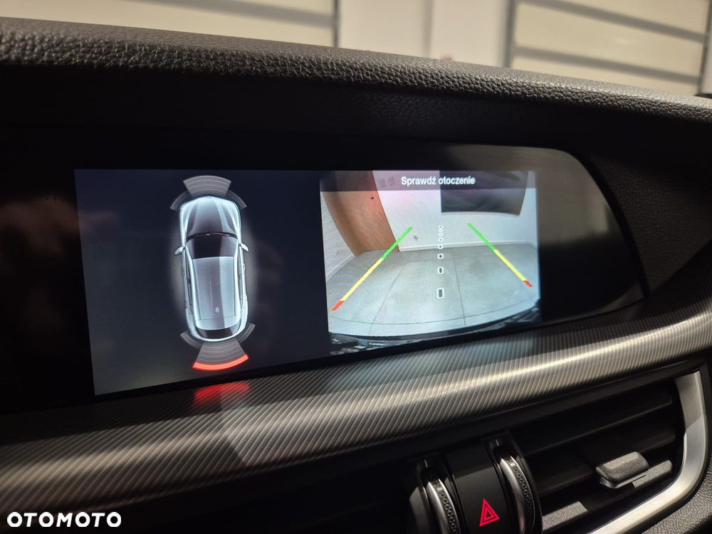 Alfa Romeo Stelvio - 13