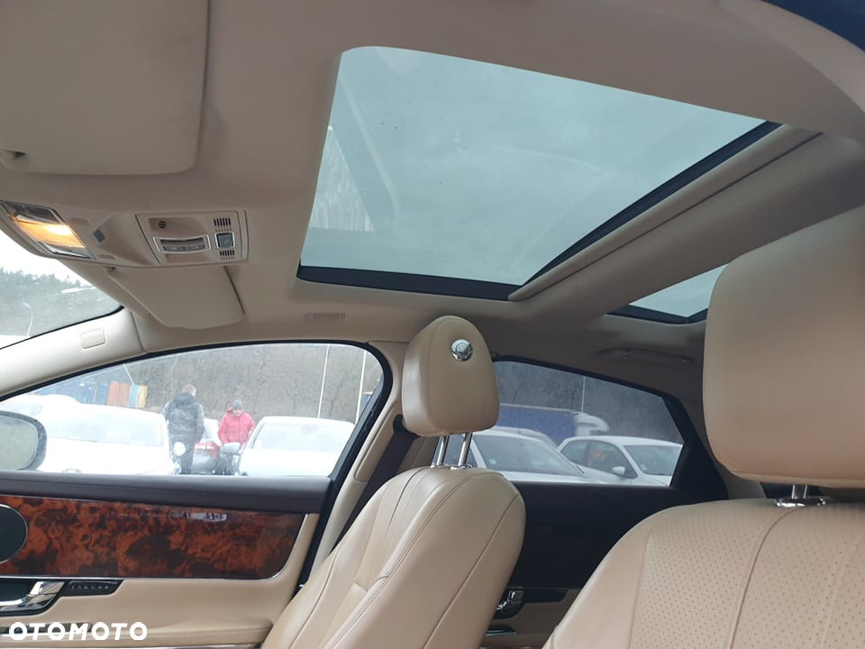 Jaguar XJ 3.0 D V6 Luxury - 17