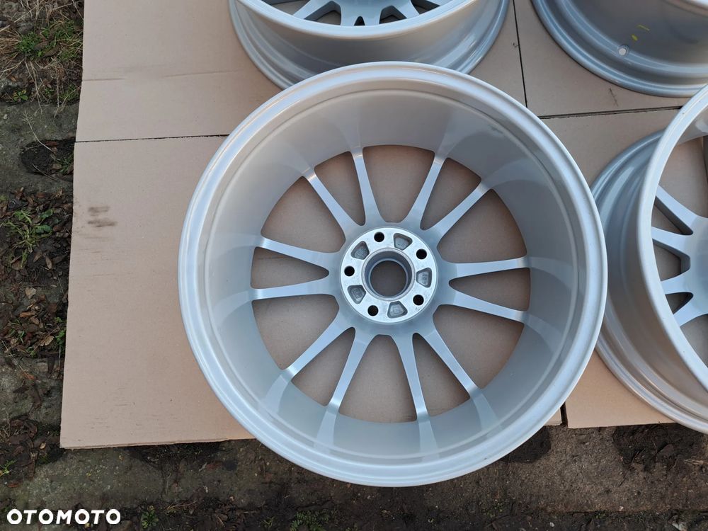 OZ O.Z Racing Ultraleggera 19 8j et35 BMW 1 3 5 E90 E91 F30 F31 F10 5x120 - 8