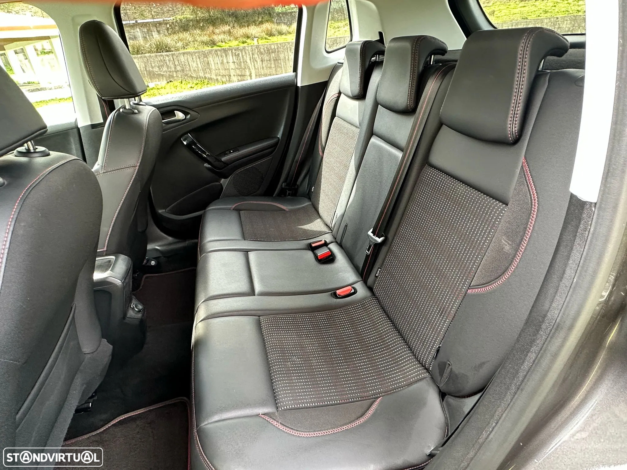 Peugeot 2008 1.6 BlueHDi GT Line - 14