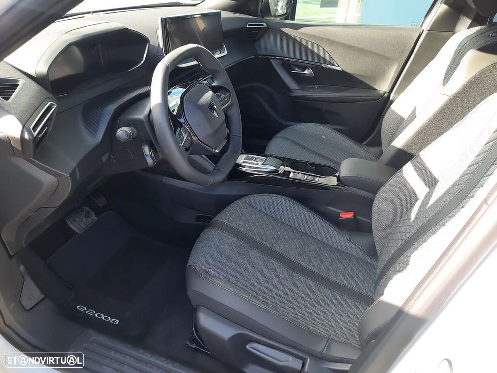 Peugeot e-2008 54 kWh Allure - 6