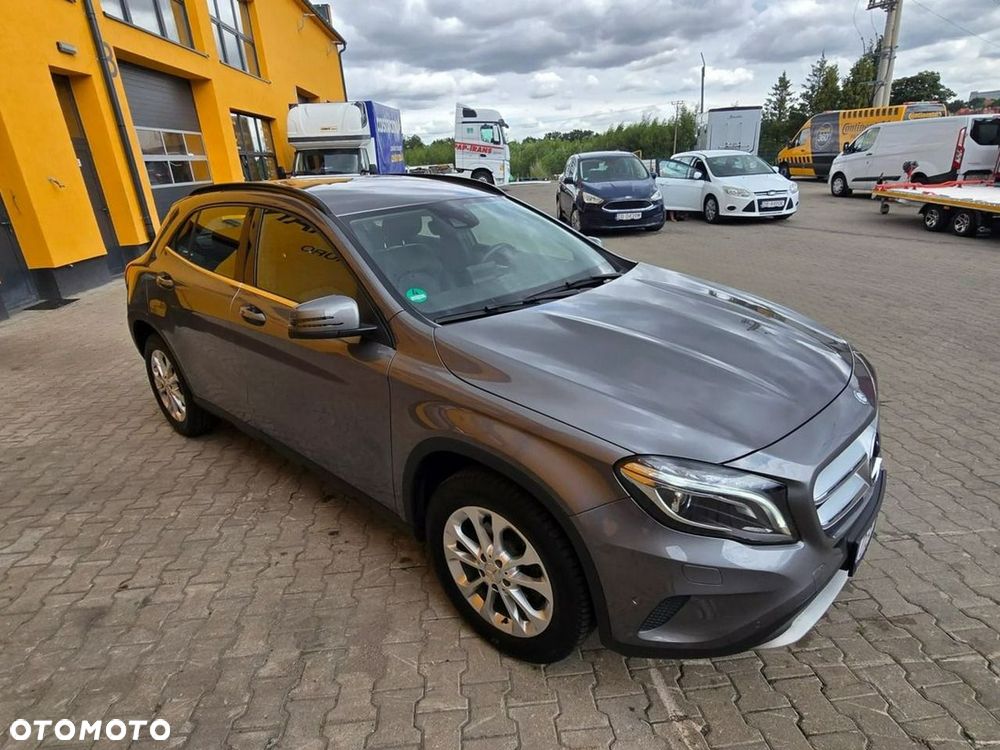Mercedes-Benz GLA - 9