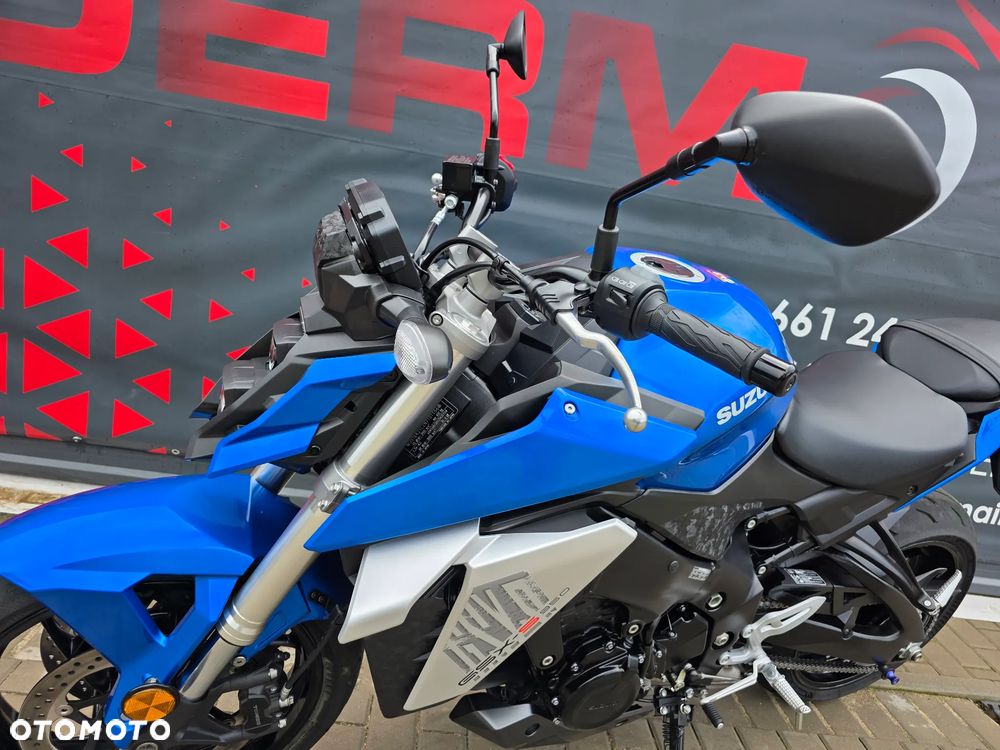 Suzuki GSX - 13
