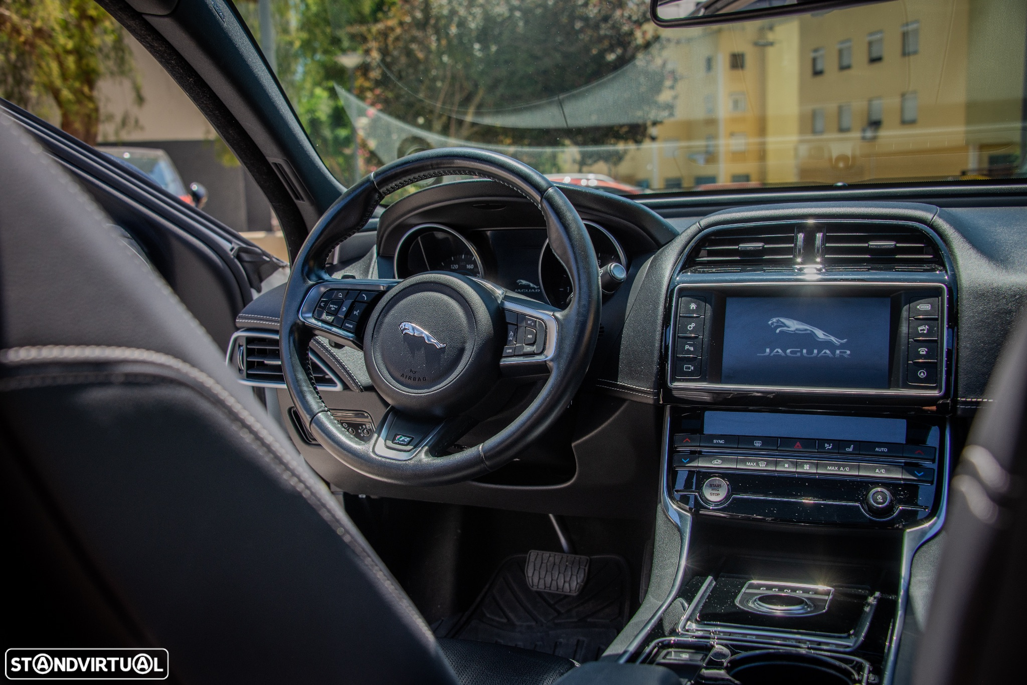 Jaguar XE 2.0 D R-Sport AWD Aut. - 32