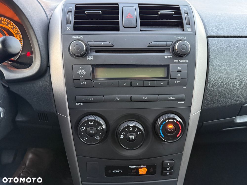 Toyota Corolla 1.6 VVT-i Luna - 13