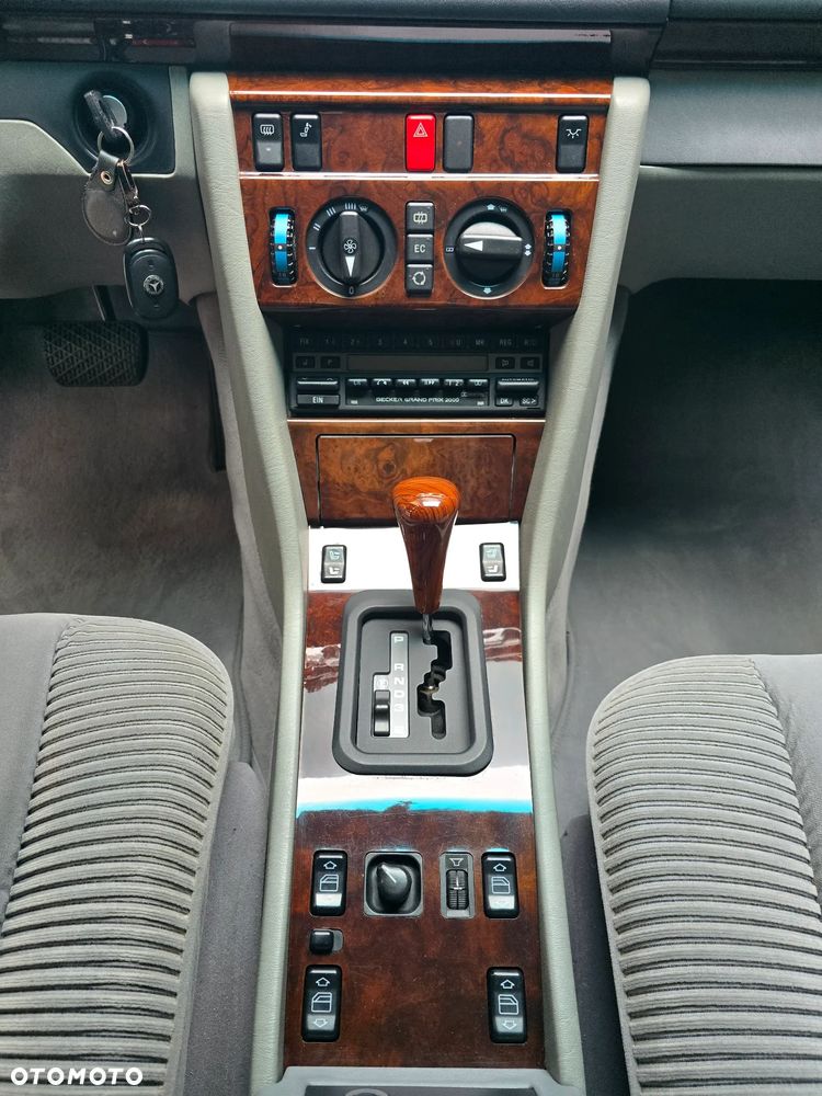 Mercedes-Benz W124 (1984-1993) - 12