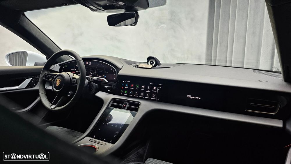Porsche Taycan Turbo - 12