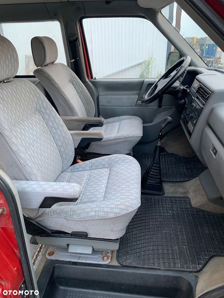 Volkswagen Multivan - 25