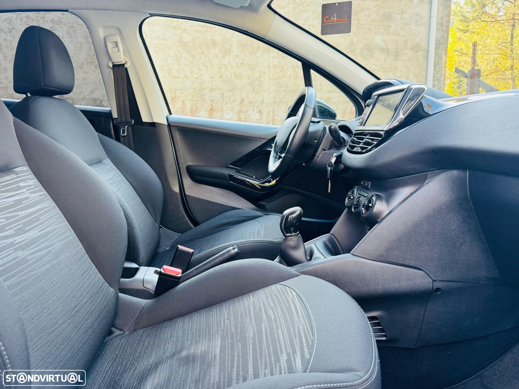 Peugeot 208 1.6 BlueHDi Style - 26