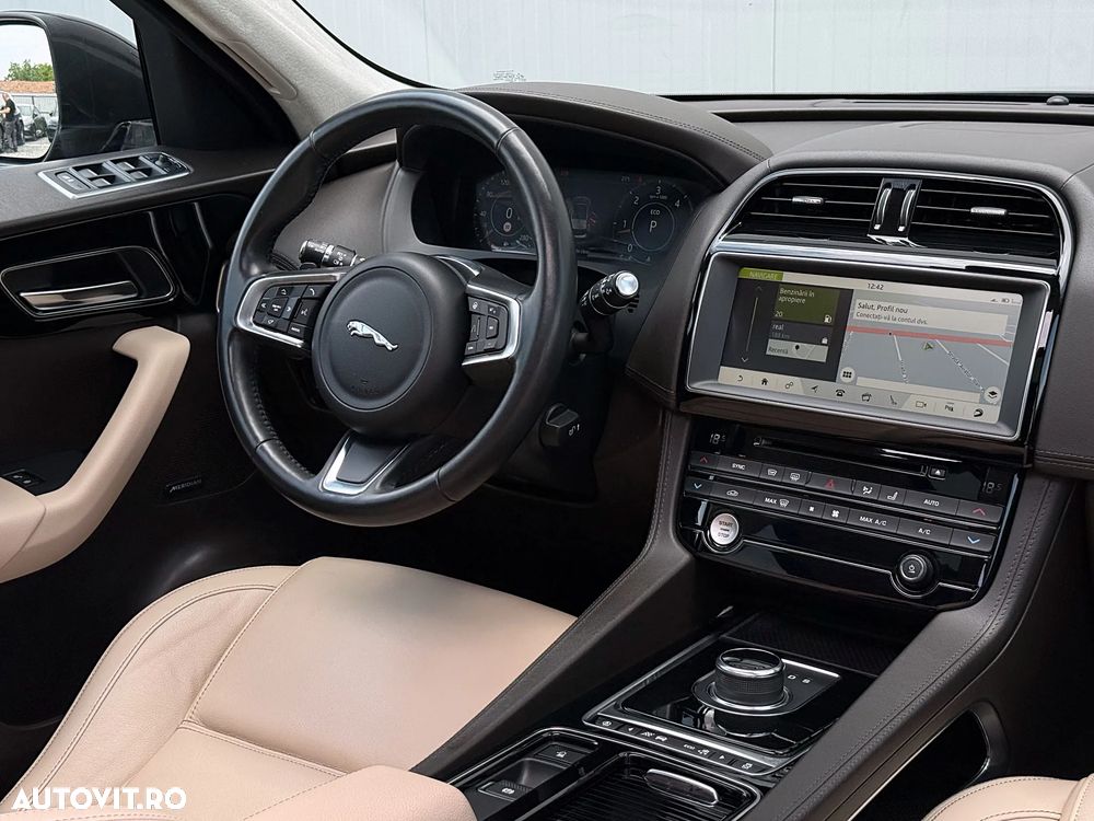 Jaguar F-Pace 20d AWD Portfolio - 18
