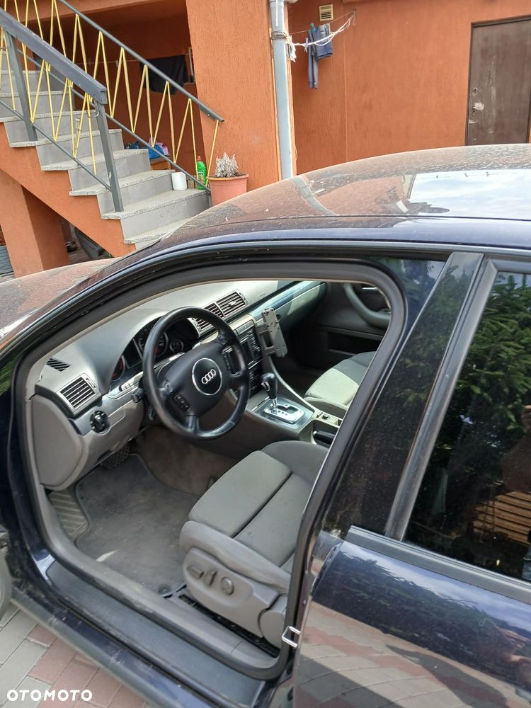 Audi A4 Limousine - 3