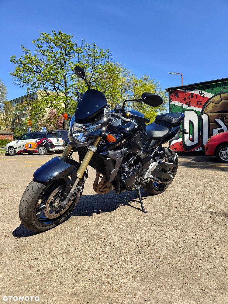 Suzuki GSR - 1