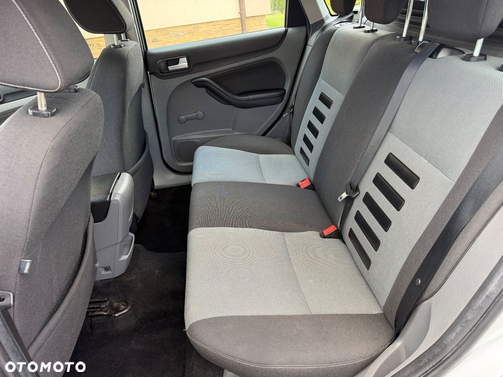 Ford Focus 1.6 16V Style - 10