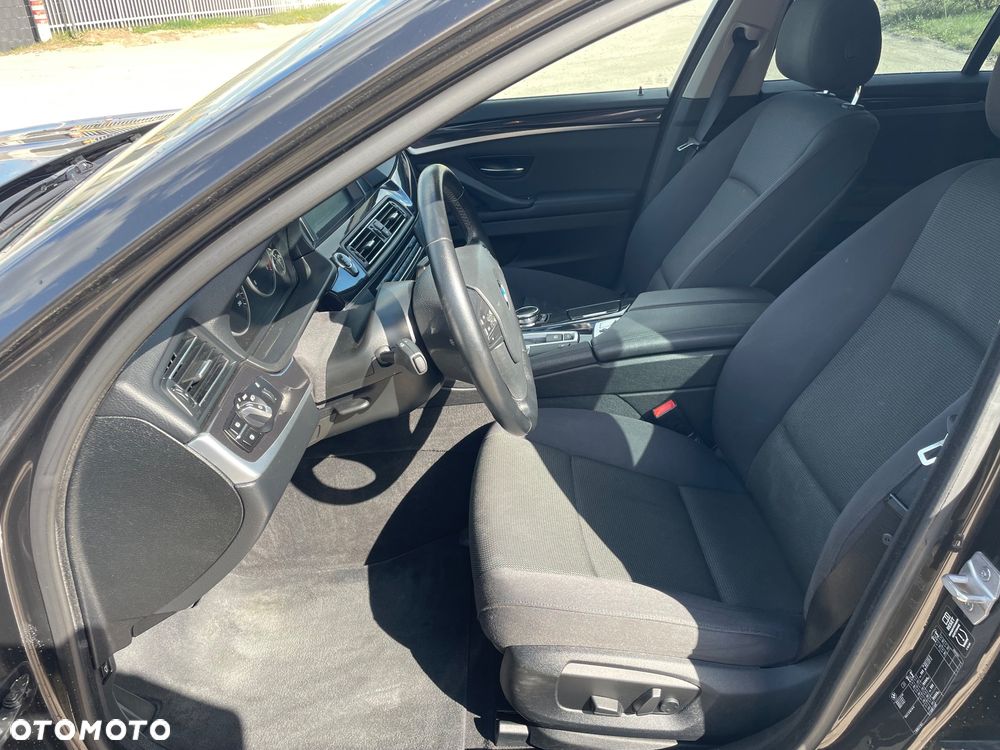 BMW Seria 5 525d Luxury Line - 16