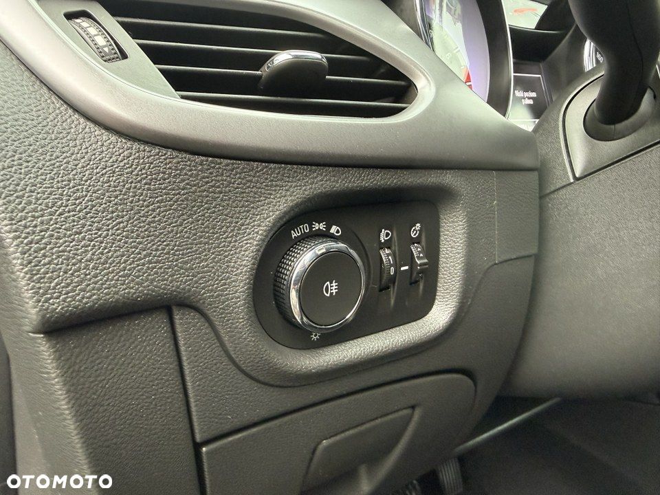 Opel Astra 1.4 Turbo Innovation - 21