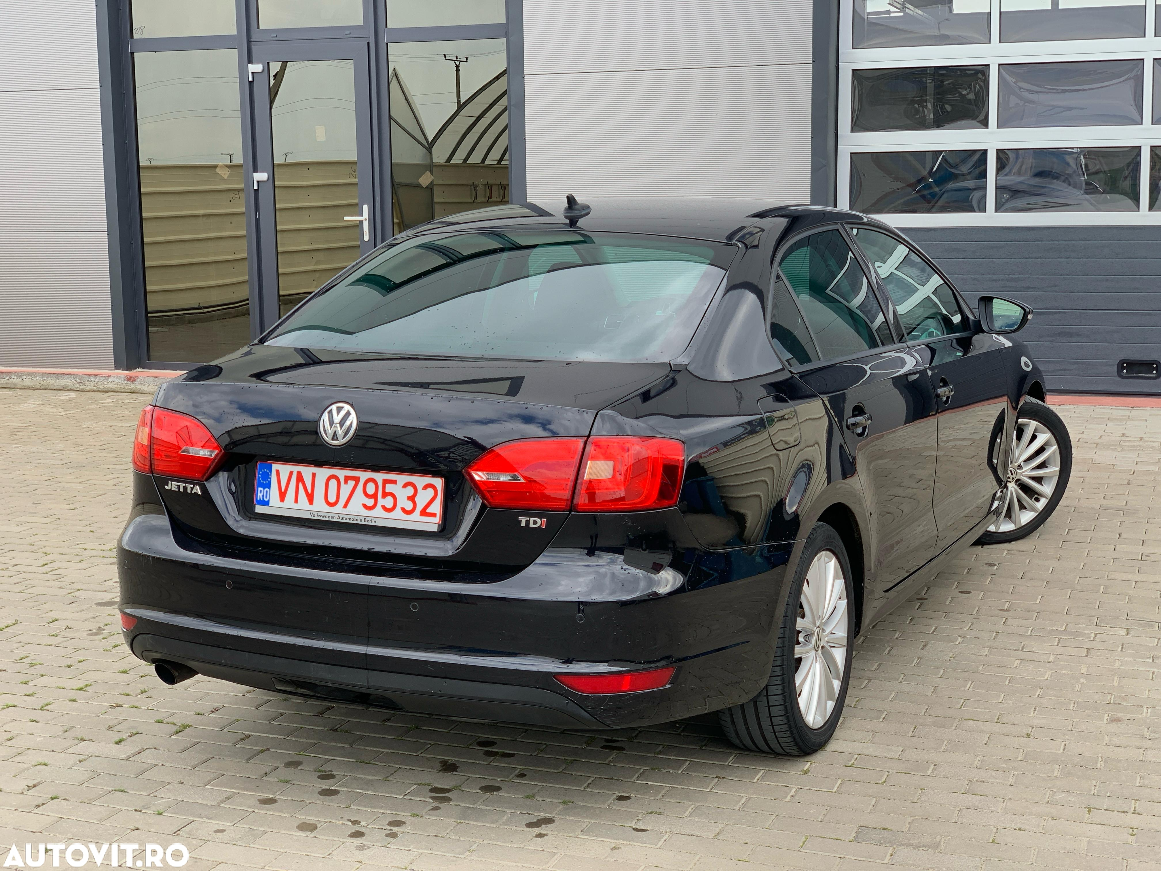 Volkswagen Jetta 1.6 TDI Blue Motion Technology Comfortline - 3