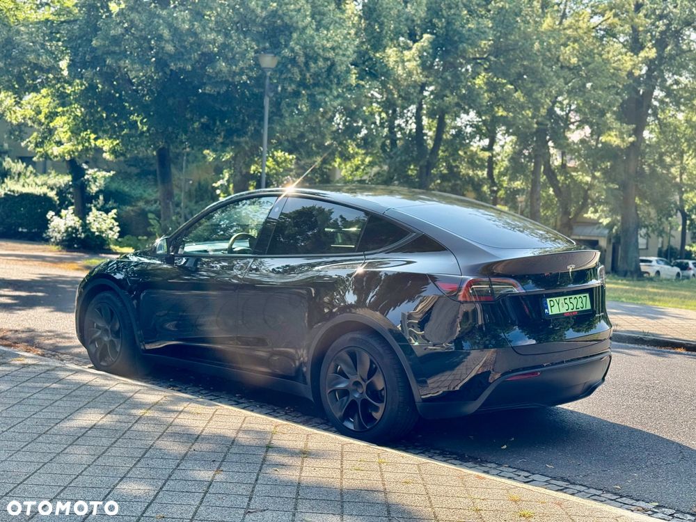 Tesla Model Y - 6