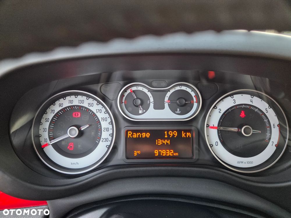 Fiat 500L 1.4 16V (RED) - 11