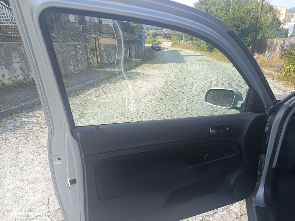 VW Golf 1.4i 25 Anos - 12
