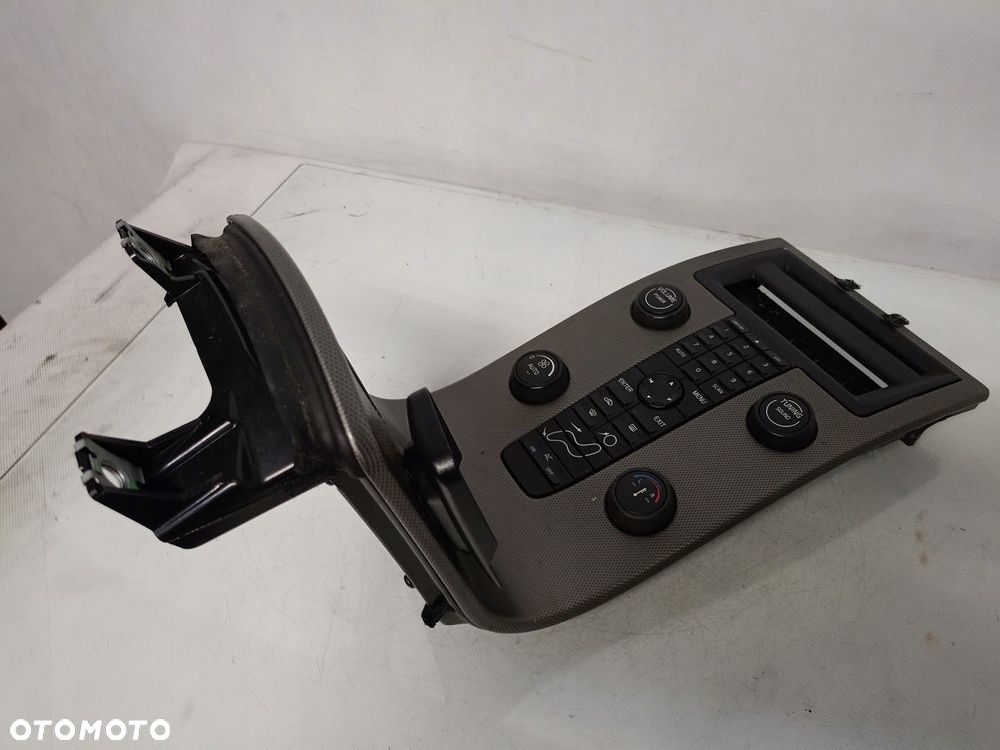 panel środkowy ze sterowaniem radia i nawiewu volvo v50 - 2