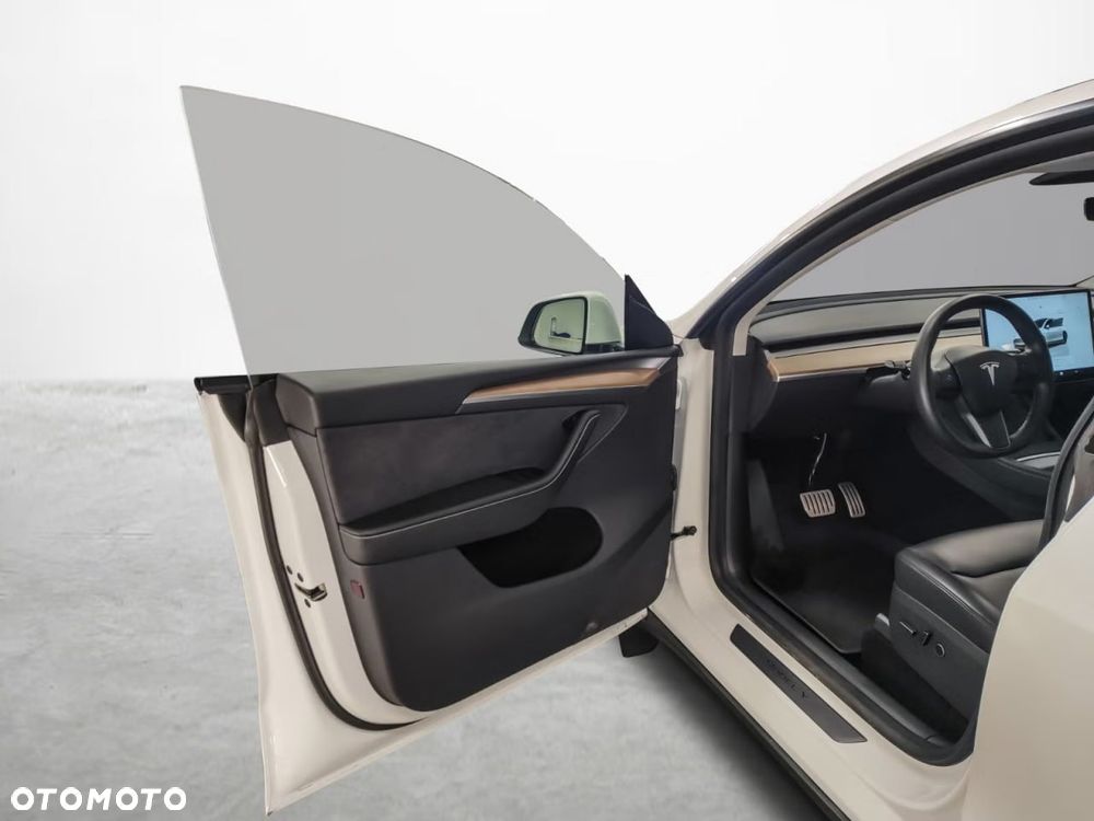 Tesla Model Y Performance Dual Motor AWD - 17