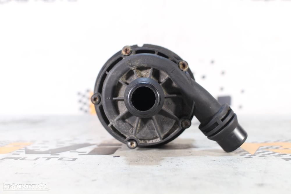 Bomba De Água Auxiliar Bmw 3 (F30, F80)  11518637953 / 8637953 / 03920 - 4