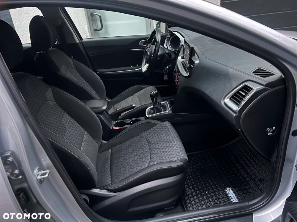 Kia Ceed 1.6 CRDi SCR M - 25