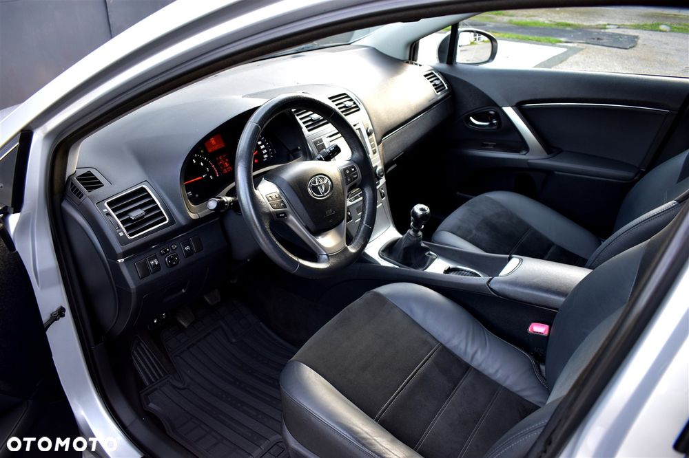 Toyota Avensis 1.8 Sol NAVI - 16