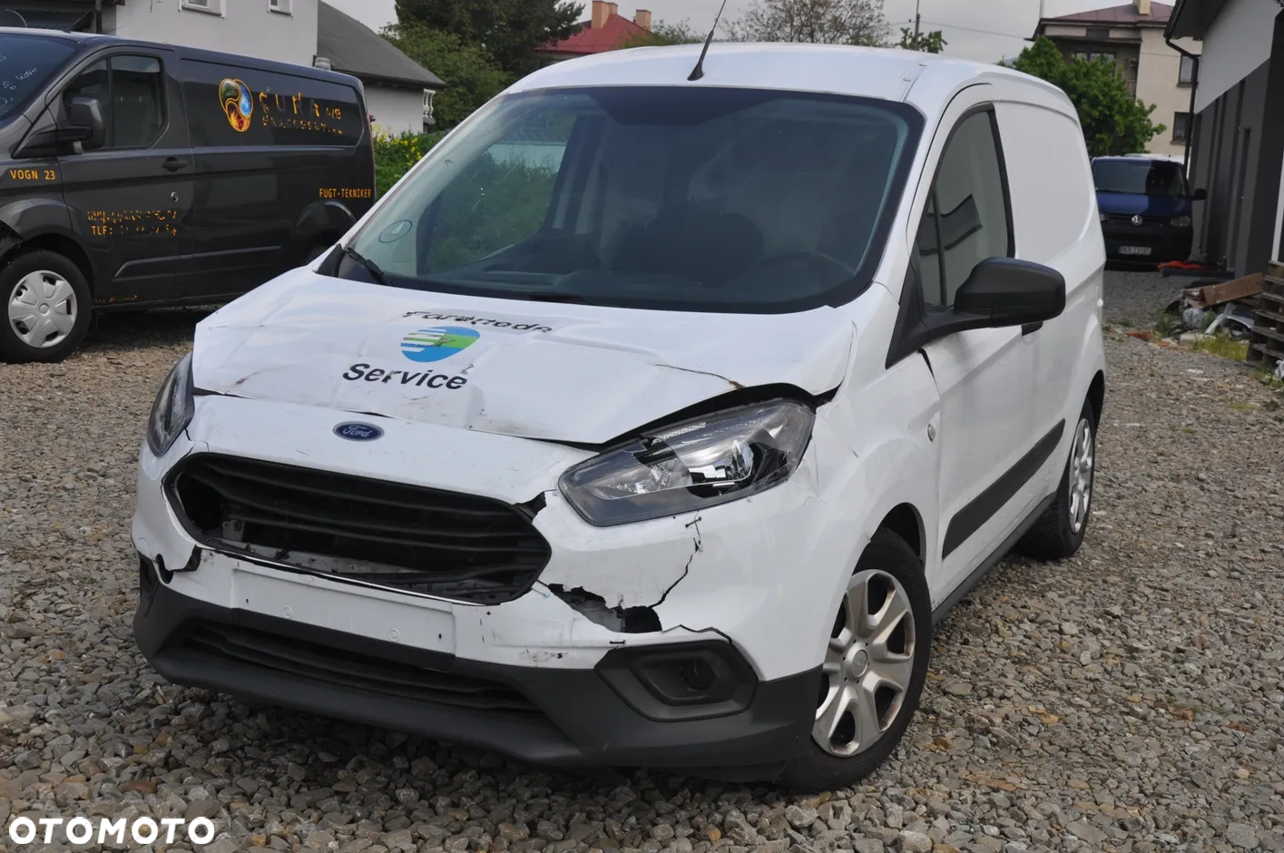 Ford transit-courier - 13