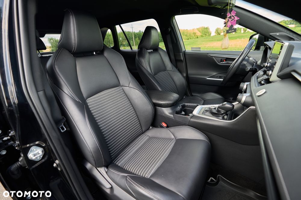 Toyota RAV4 2.5 Hybrid Black Edition by JBL 4x4 - 33