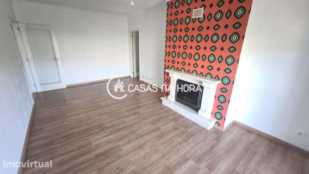 Apartamento T2 - Próximo à Escola Leal da Câmara / Rio de Mouro - Grande imagem: 2/30